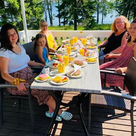 Paksuniemen Majatalo Bed & Breakfast