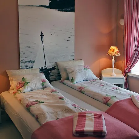 Bed & Breakfast Paksuniemen Majatalo Raakkyla